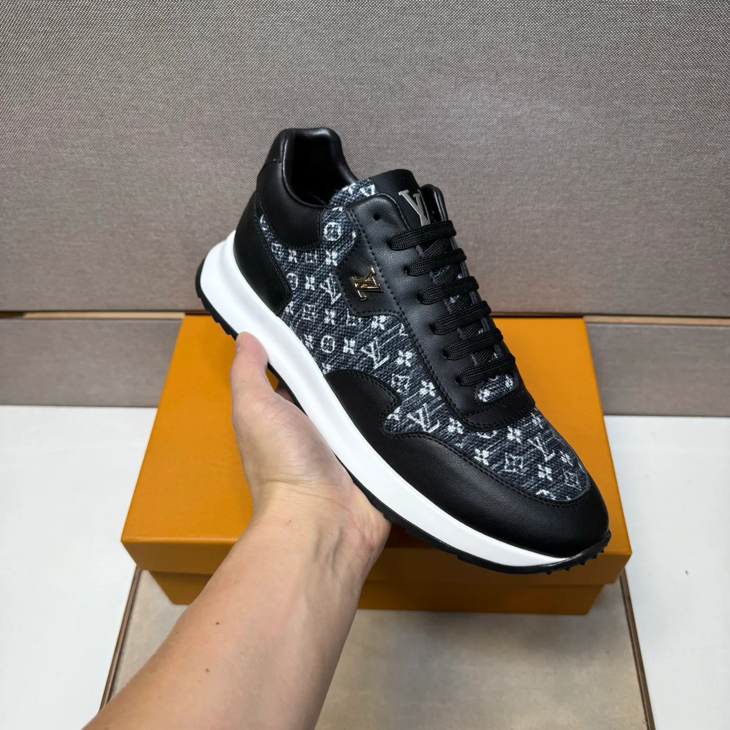 ⬛️Ex-factory price p442【LV～】men's casual shoes, 2025z cabinet sales simultaneously 🔶Size: 38-44 #️⃣ 🔷3 colors🔜The upper is made of multi-material splicing ➕Genuine leather lining, comfortable and breathable, sole: original comfortable and wear-resistant outsole, ⚠️real thing📱photographed🎬real thing is better📢📢📢